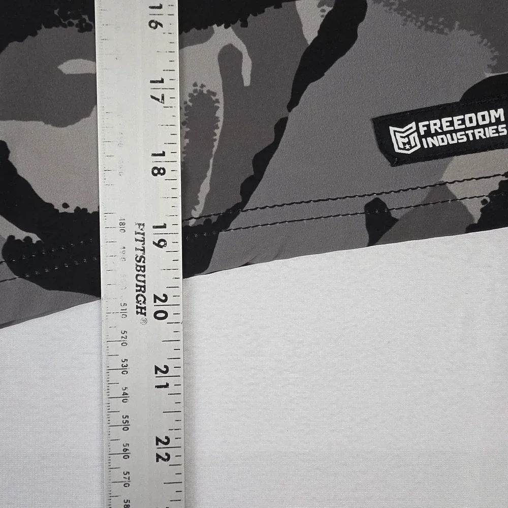 Freedom Industries Adapt Hybrid Shorts Mens‎ 2XL Camo Swim Trunks Boardshorts